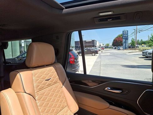 Used 2023 Cadillac Escalade Premium Luxury AWD/4WD image 14