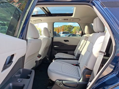 New 2025 Nissan Pathfinder SV w/ SV Premium Package image 6