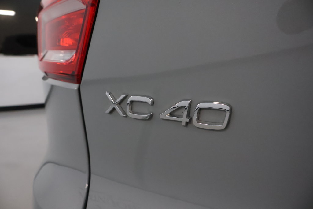 Used 2024 Volvo XC40 B5 Plus AWD/4WD image 10