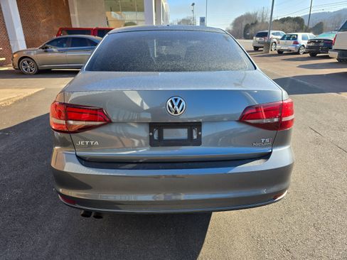 Used 2017 Volkswagen Jetta S image 6