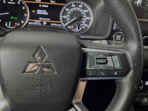 Used 2023 Mitsubishi Outlander ES image 20