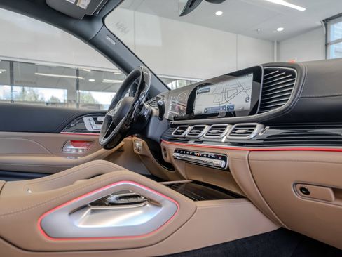 New 2026 Mercedes-Benz GLS 580 4MATIC image 18