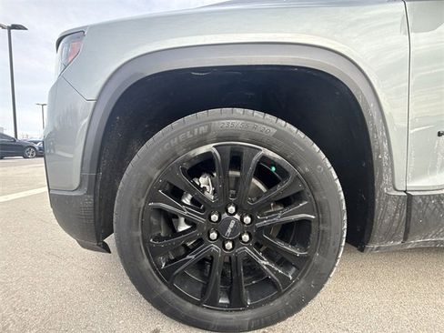 Used 2023 GMC Acadia SLE w/ Driver Convenience Package image 10