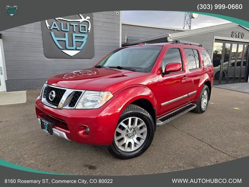 Used 2011 Nissan Pathfinder LE image 1