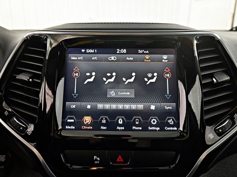 Used 2020 Jeep Cherokee Limited image 12