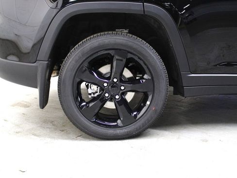 New 2025 Jeep Grand Cherokee Altitude image 33