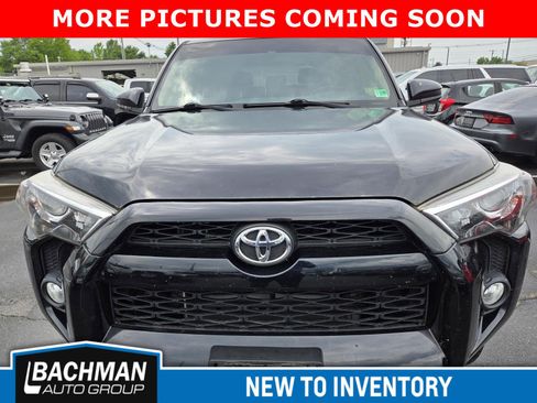 Used 2018 Toyota 4Runner SR5 AWD/4WD image 3