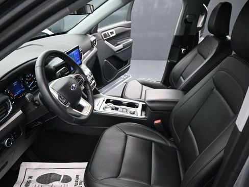 Used 2024 Ford Explorer XLT w/ Equipment Group 202A AWD/4WD image 21