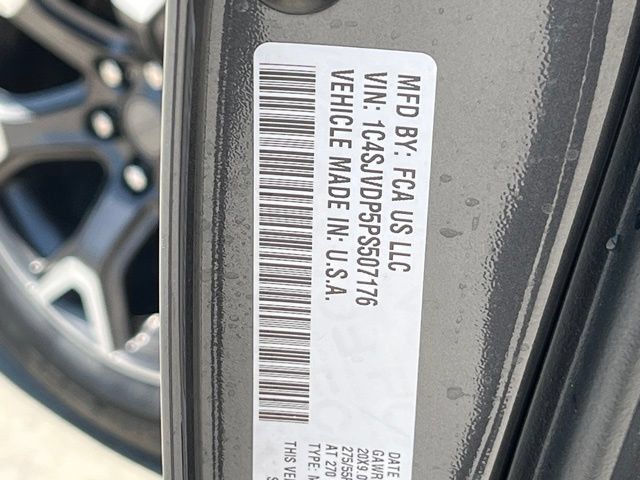 Used 2023 Jeep Wagoneer Series III w/ Preferred Equipment Group AWD/4WD image 40