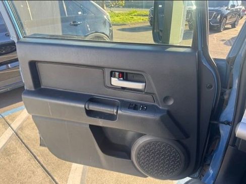 Used 2013 Toyota FJ Cruiser 2WD image 8