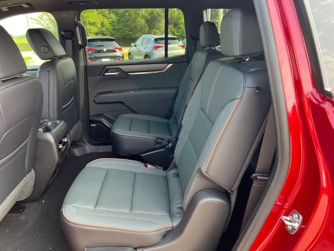 New 2027 GMC Acadia AT4 w/ Luxury Package AWD/4WD image 5