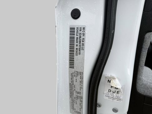 Used 2024 Jeep Compass Latitude image 40