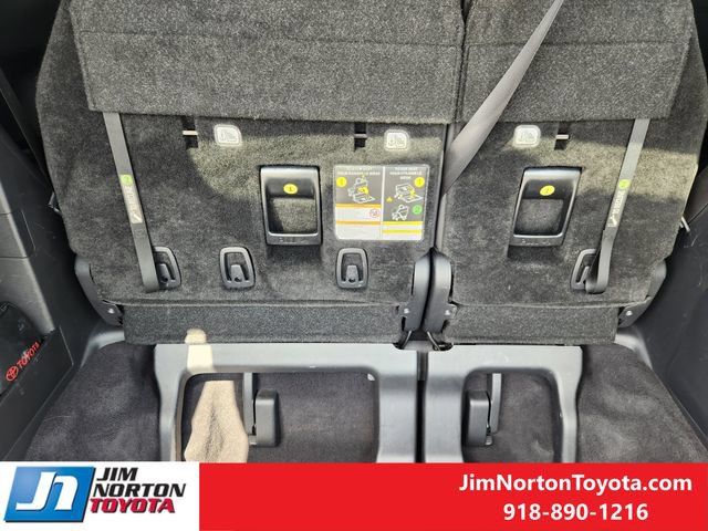 Used 2025 Toyota Sienna Platinum FWD image 34
