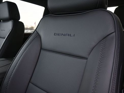 New 2026 GMC Sierra 2500 Denali w/ Denali Reserve Package image 18