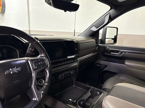 Used 2024 Chevrolet Silverado 2500 ZR2 w/ Technology Package image 20
