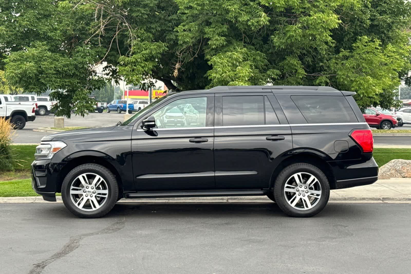 Certified 2024 Ford Expedition XLT AWD/4WD image 5