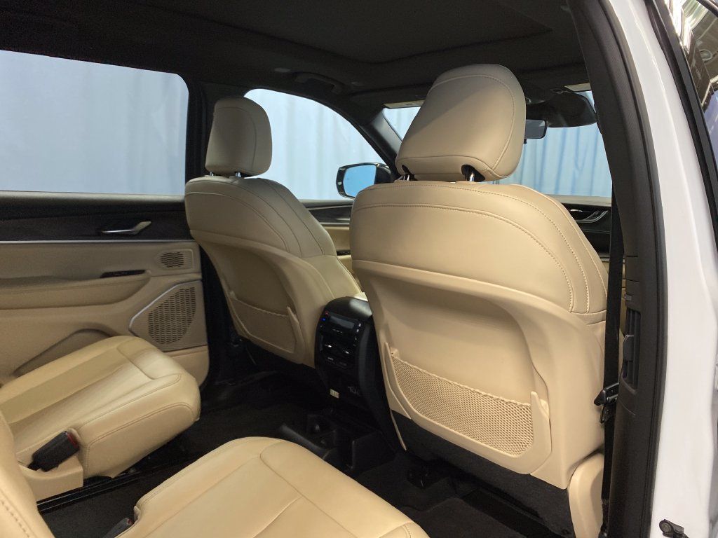 Certified 2025 Jeep Grand Cherokee L Limited w/ Black Appearance Package AWD/4WD image 39
