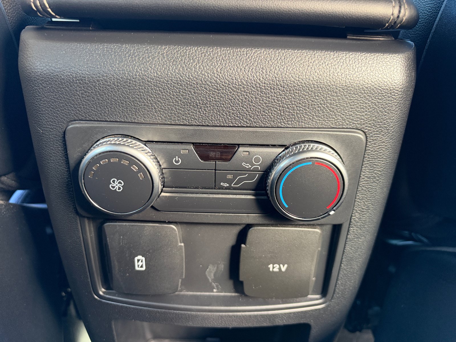 Used 2020 Ford Explorer XLT w/ Equipment Group 202A RWD image 30