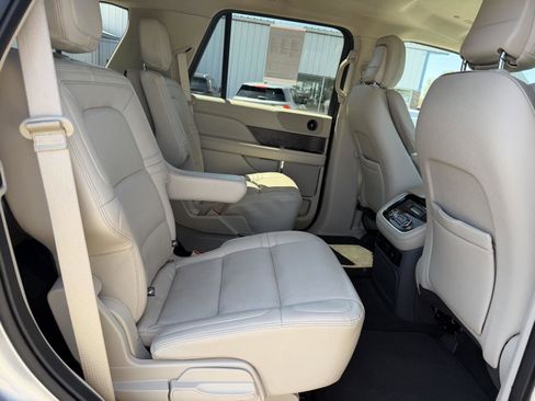 Used 2021 Lincoln Navigator 4WD image 22