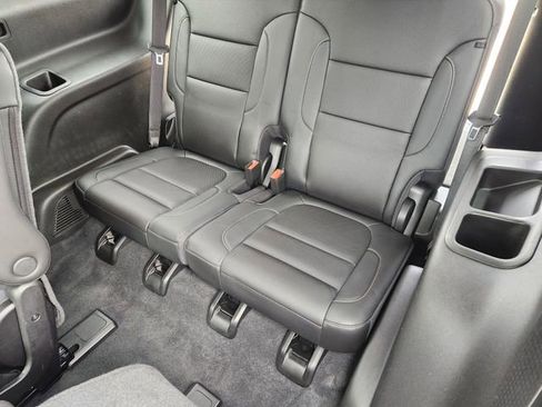 Used 2023 GMC Acadia SLT image 30