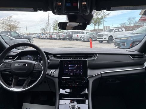 New 2026 Jeep Grand Cherokee Laredo AWD/4WD image 2