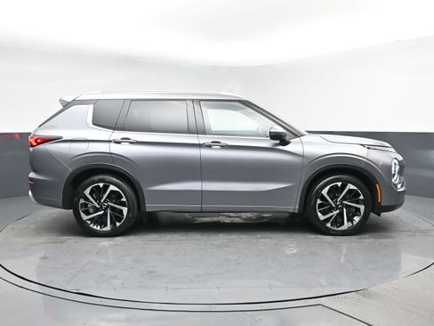 Used 2022 Mitsubishi Outlander SEL image 3