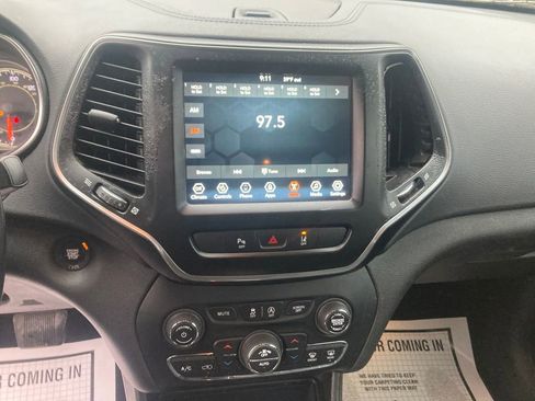 Used 2021 Jeep Cherokee Latitude Lux w/ Comfort/Convenience Group image 22