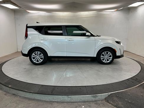 Used 2024 Kia Soul LX image 7
