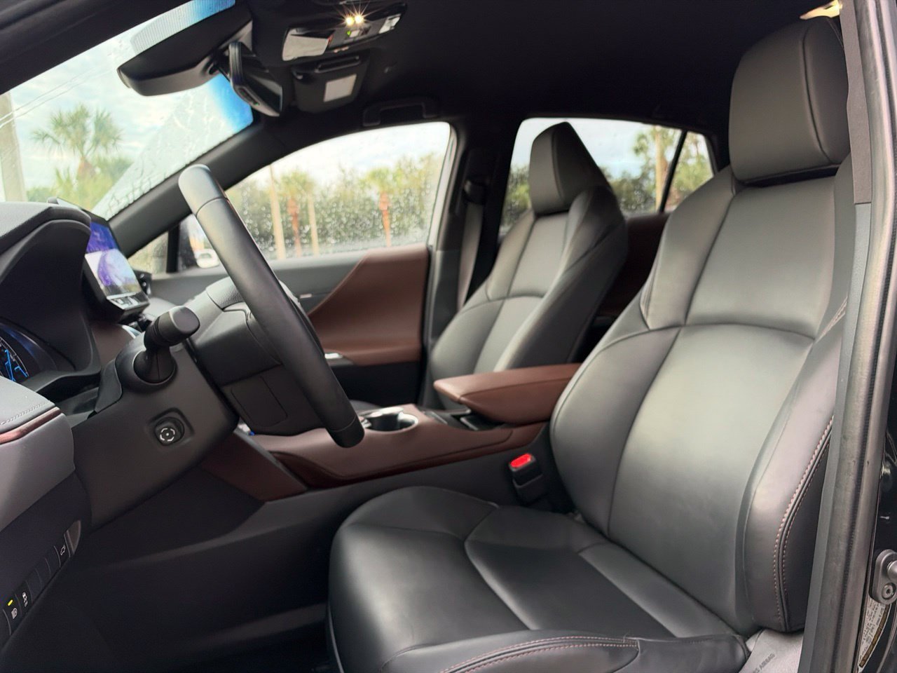Used 2024 Toyota Venza XLE AWD/4WD image 6