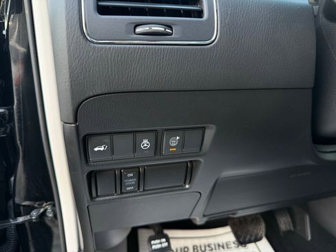 Used 2024 Nissan Armada SL w/ Captain's Chairs Package image 45