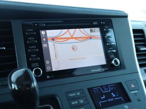 Used 2020 Toyota Sienna XLE Premium image 21