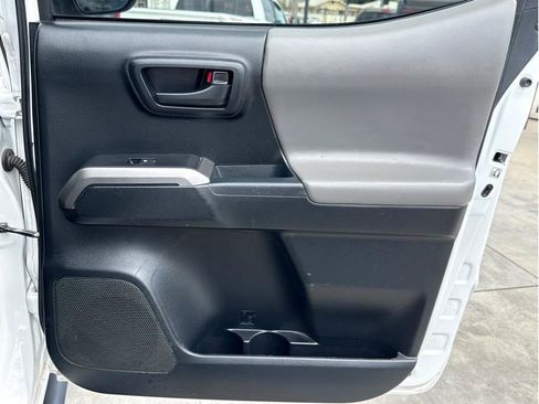 Used 2017 Toyota Tacoma SR5 w/ Tow Package RWD image 22