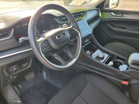 Used 2023 Jeep Grand Cherokee L Laredo image 15