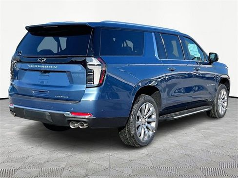 New 2026 Chevrolet Suburban Premier image 6