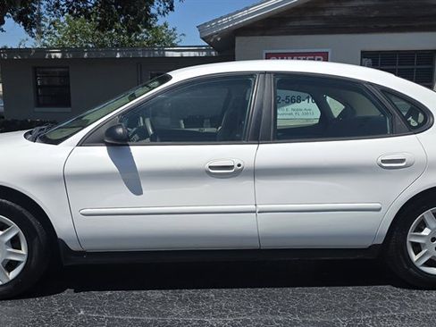 Used 2007 Ford Taurus SE FWD image 2