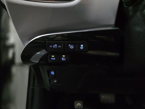 Used 2018 Toyota Prius Prime Advanced image 30