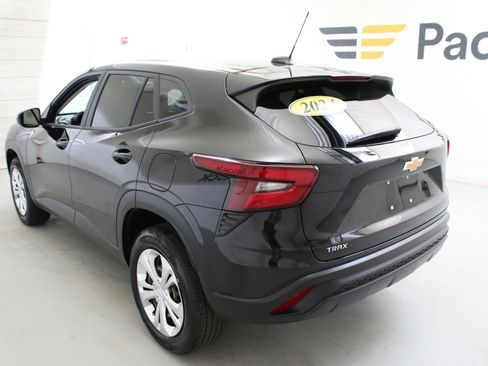 Used 2024 Chevrolet Trax LS FWD image 7