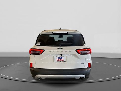 Used 2025 Ford Escape SE image 6