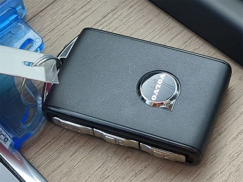 New 2026 Volvo XC60 B5 Plus w/ Protection Package Premier image 32