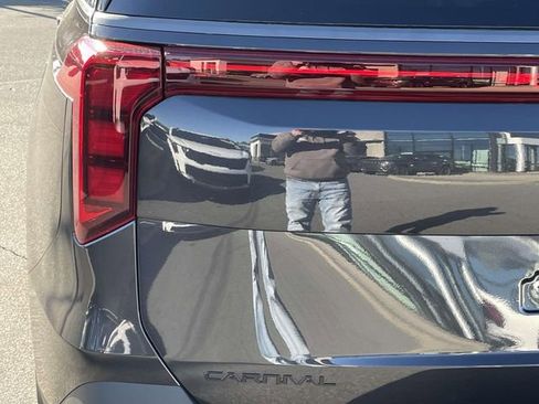 New 2026 Kia Carnival SX w/ SX Dark Edition Package image 15