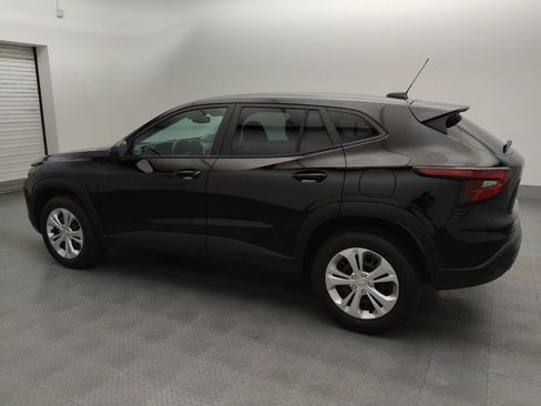 Used 2024 Chevrolet Trax LS w/ Driver Confidence Package FWD image 3