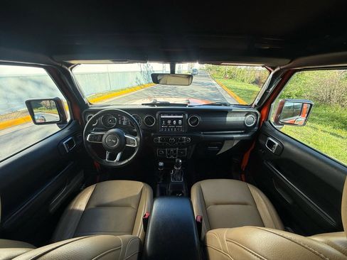 Used 2018 Jeep Wrangler Unlimited Sahara image 5