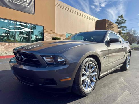 Used 2010 Ford Mustang Premium image 5