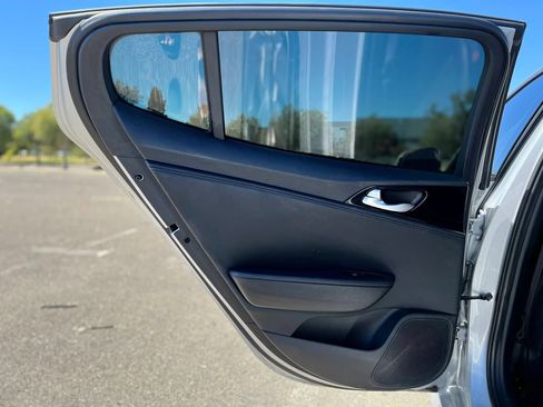 Used 2018 Kia Stinger RWD image 12