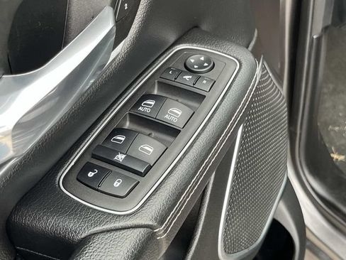 Used 2023 RAM 1500 Laramie AWD/4WD image 30
