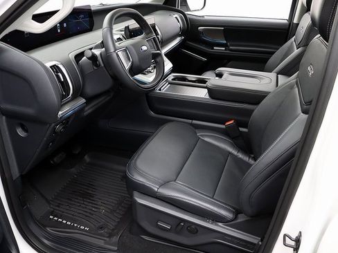 New 2025 Ford Expedition Max Platinum w/ Driver's Package image 10