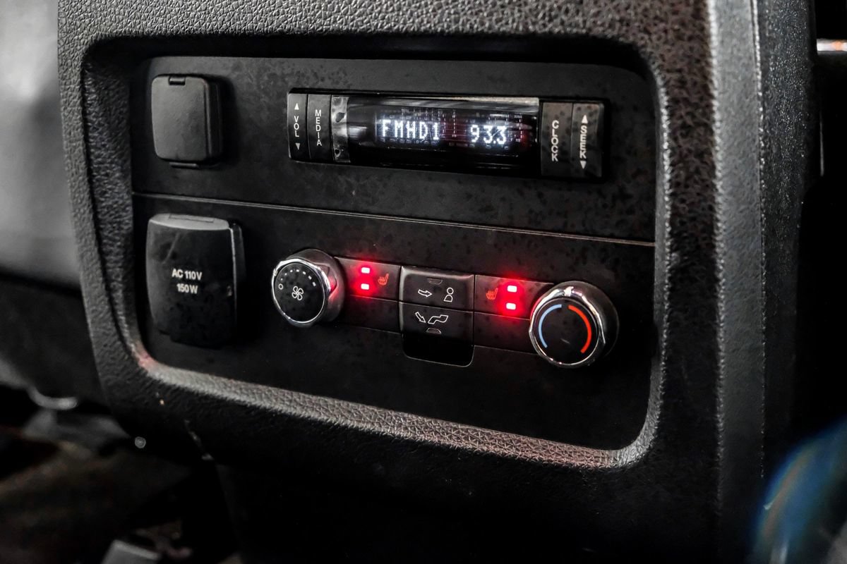 Used 2016 Lincoln Navigator Select RWD image 33