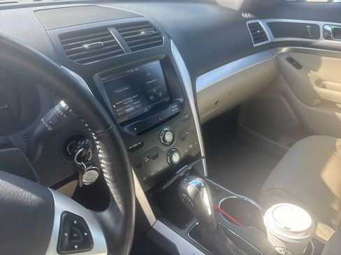 Used 2015 Ford Explorer XLT w/ Equipment Group 202B image 9