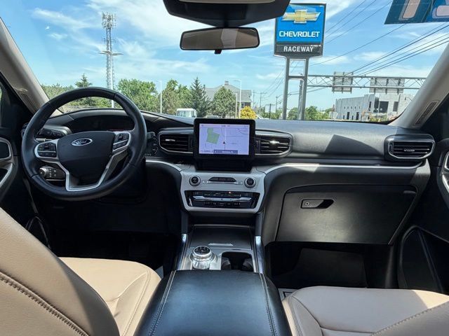 Used 2021 Ford Explorer XLT w/ Equipment Group 202A AWD/4WD image 4