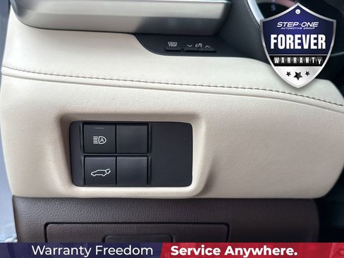 Used 2022 Toyota Highlander XLE FWD image 19